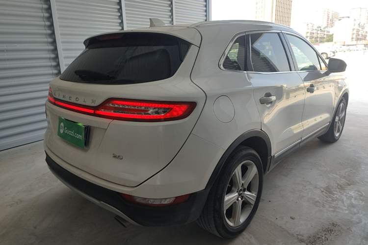 Used Lincoln MKC 2017 2.0T Two-Wheel Drive Deluxe Edition Rear Right 45 Deg