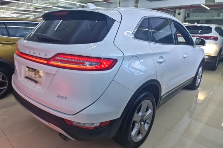 Used Lincoln MKC 2017 2.0T Two-Wheel Drive Deluxe Edition Rear Right 45 Deg