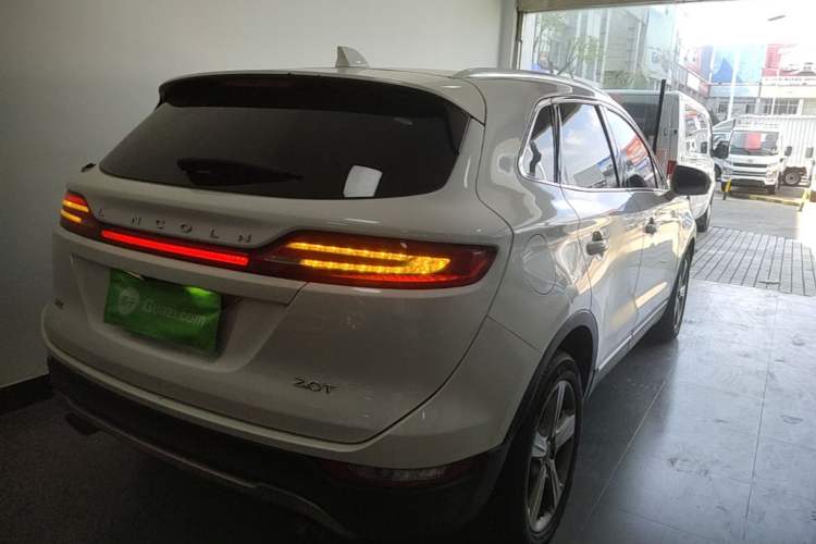 Used Lincoln MKC 2017 2.0T Two-Wheel Drive Deluxe Edition Rear Right 45 Deg