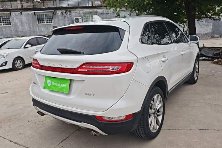 Used Lincoln MKC 2017 2.0T Two-Wheel-Drive Luxury Edition Rear Right 45 Deg