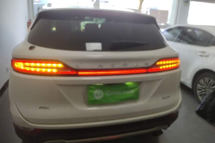 Used Lincoln MKC 2017 2.0T Two-Wheel Drive Deluxe Edition Rear