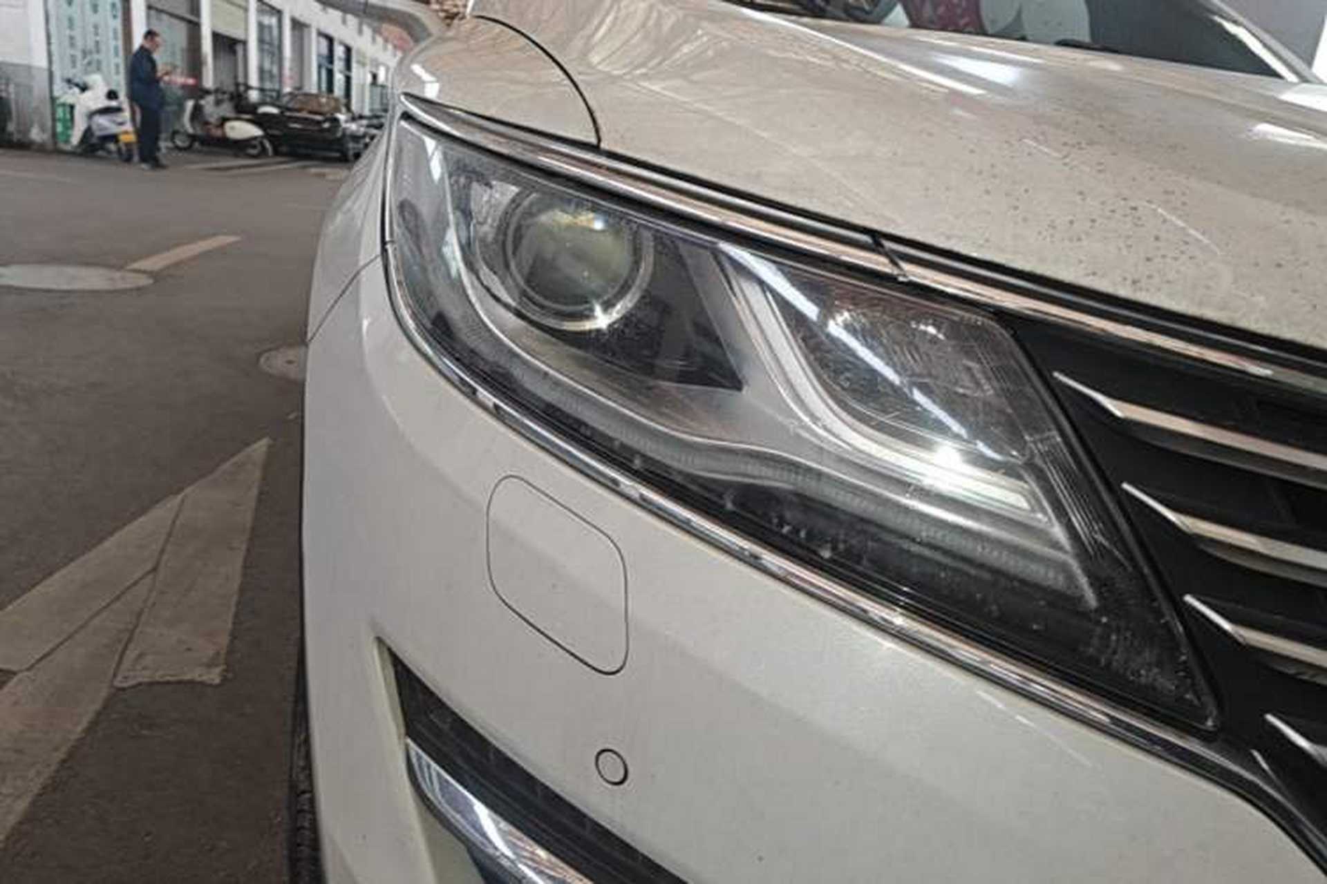 Used Lincoln MKC 2017 2.0T Two-Wheel-Drive Luxury Edition Right Front Headlight