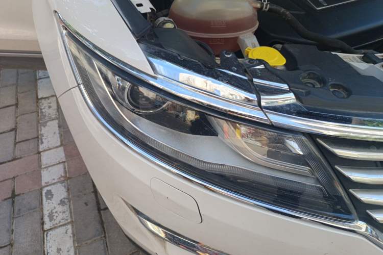 Used Lincoln MKC 2017 2.0T Two-Wheel Drive Deluxe Edition Right Front Headlight