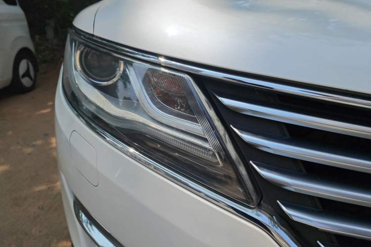 Used Lincoln MKC 2017 2.0T Two-Wheel Drive Deluxe Edition Right Front Headlight