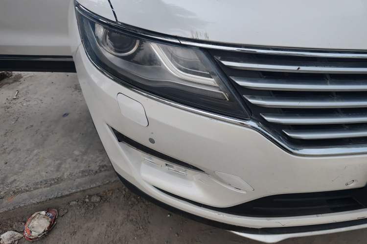 Used Lincoln MKC 2017 2.0T Two-Wheel-Drive Luxury Edition Right Front Headlight