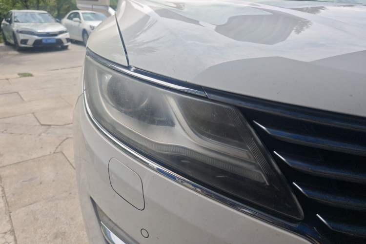 Used Lincoln MKC 2017 2.0T Four-Wheel Drive Prestige Edition Right Front Headlight