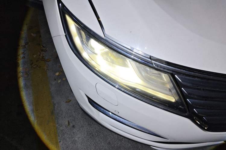 Used Lincoln MKC 2017 2.0T Two-Wheel-Drive Luxury Edition Right Front Headlight