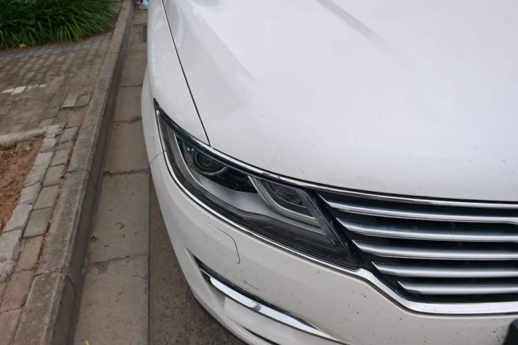 Used Lincoln MKC 2017 2.0T Two-Wheel Drive Deluxe Edition Right Front Headlight