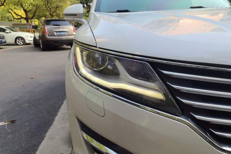 Used Lincoln MKC 2017 2.0T Two-Wheel Drive Zunyue Edition Right Front Headlight