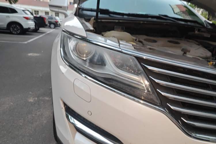Used Lincoln MKC 2017 2.0T Two-Wheel-Drive Luxury Edition Right Front Headlight