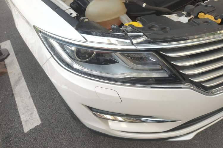 Used Lincoln MKC 2017 2.0T Two-Wheel Drive Zunyue Edition Right Front Headlight