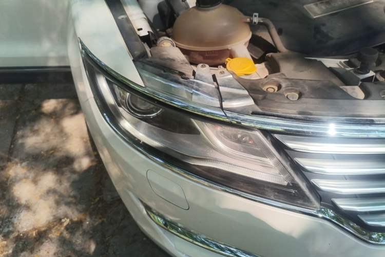 Used Lincoln MKC 2017 2.0T Two-Wheel Drive Zunyue Edition Right Front Headlight