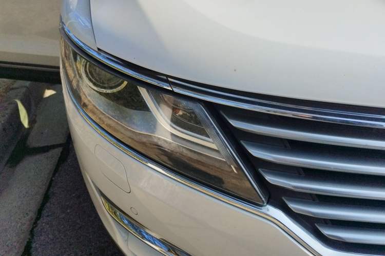 Used Lincoln MKC 2017 2.0T Two-Wheel-Drive Luxury Edition Right Front Headlight