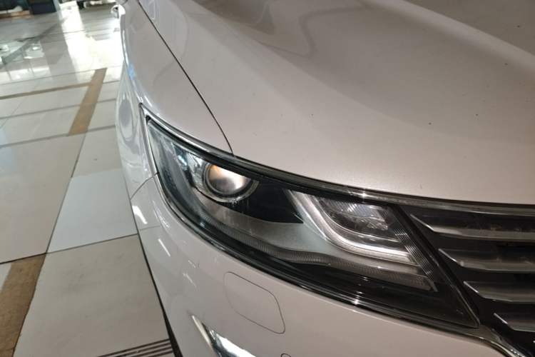 Used Lincoln MKC 2017 2.0T Two-Wheel-Drive Luxury Edition Right Front Headlight