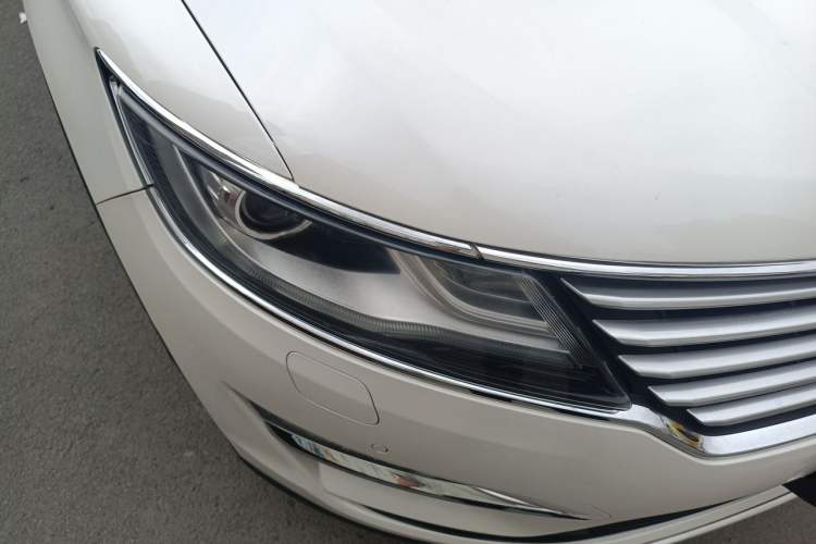 Used Lincoln MKC 2017 2.0T Four-Wheel Drive Zunya Edition Right Front Headlight