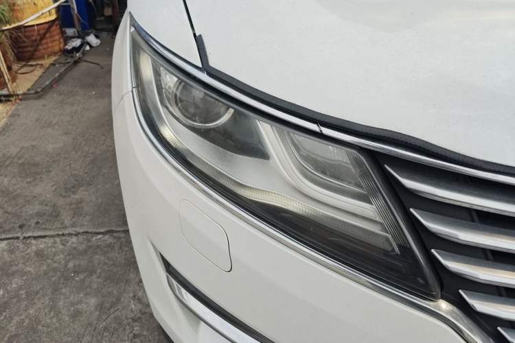 Used Lincoln MKC 2017 2.0T Two-Wheel Drive Deluxe Edition Right Front Headlight
