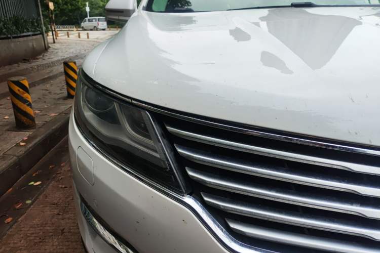 Used Lincoln MKC 2017 2.0T Two-Wheel-Drive Luxury Edition Right Front Headlight