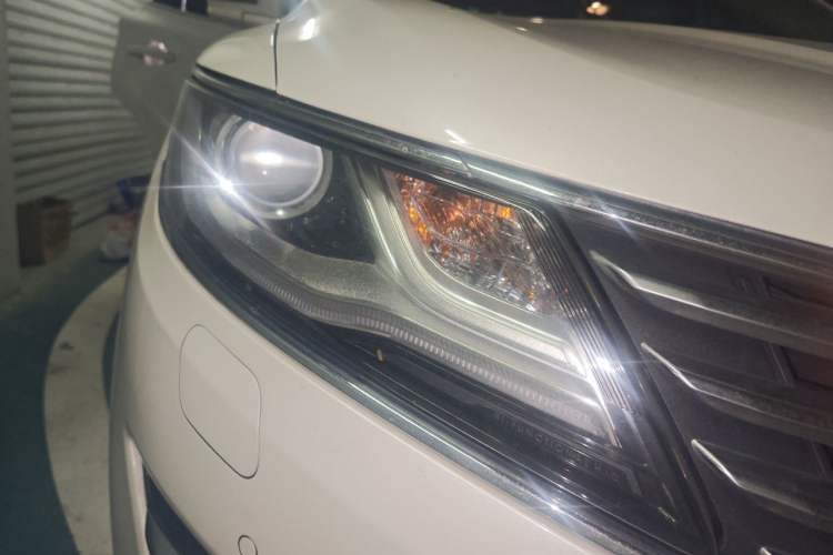 Used Lincoln MKC 2017 2.0T Four-Wheel Drive Zunya Edition Right Front Headlight