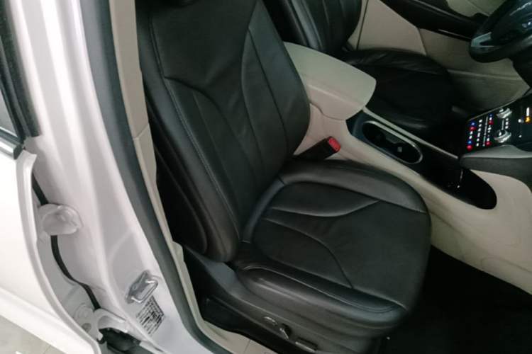 Used Lincoln MKC 2017 2.0T Four-Wheel Drive Zunya Edition Right Front Seat