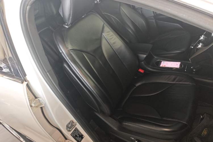 Used Lincoln MKC 2017 2.0T Two-Wheel Drive Deluxe Edition Right Front Seat