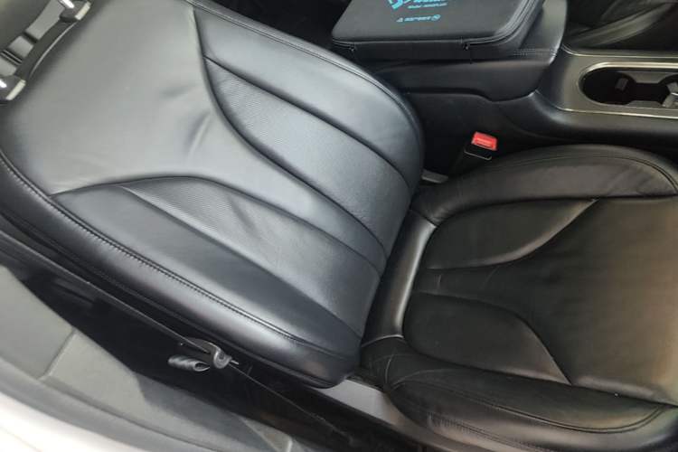 Used Lincoln MKC 2017 2.0T Two-Wheel Drive Deluxe Edition Right Front Seat