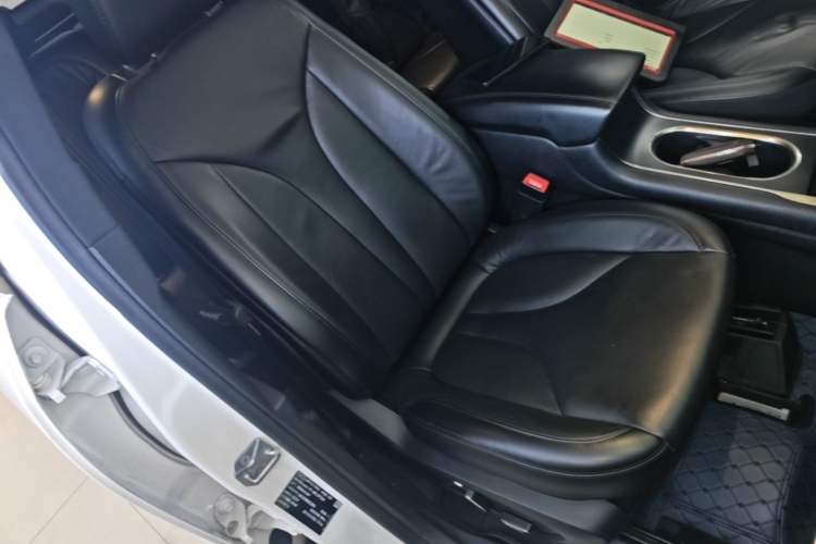 Used Lincoln MKC 2017 2.0T Two-Wheel Drive Deluxe Edition Right Front Seat