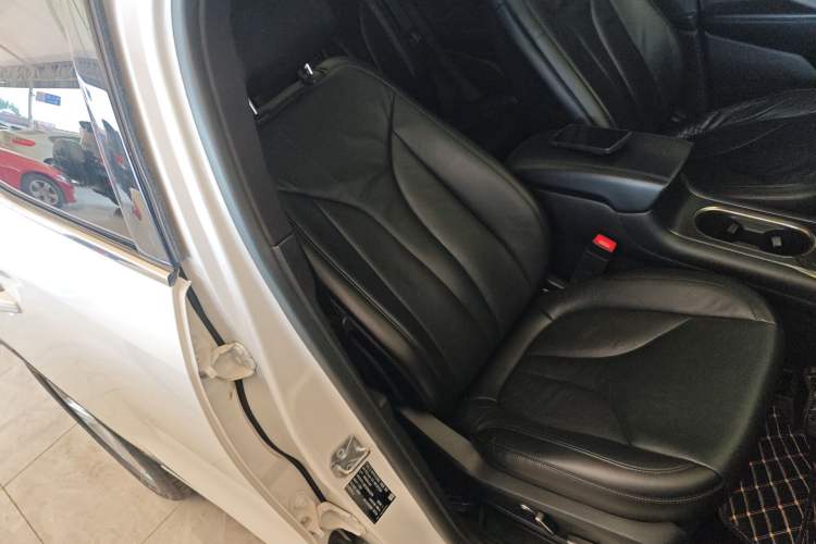 Used Lincoln MKC 2017 2.0T Two-Wheel Drive Deluxe Edition Right Front Seat