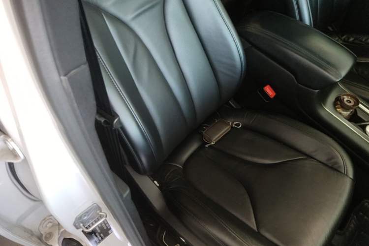 Used Lincoln MKC 2017 2.0T Two-Wheel Drive Deluxe Edition Right Front Seat