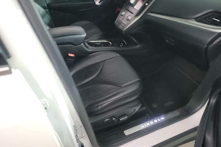 Used Lincoln MKC 2017 2.0T Two-Wheel Drive Deluxe Edition Right Front Seat