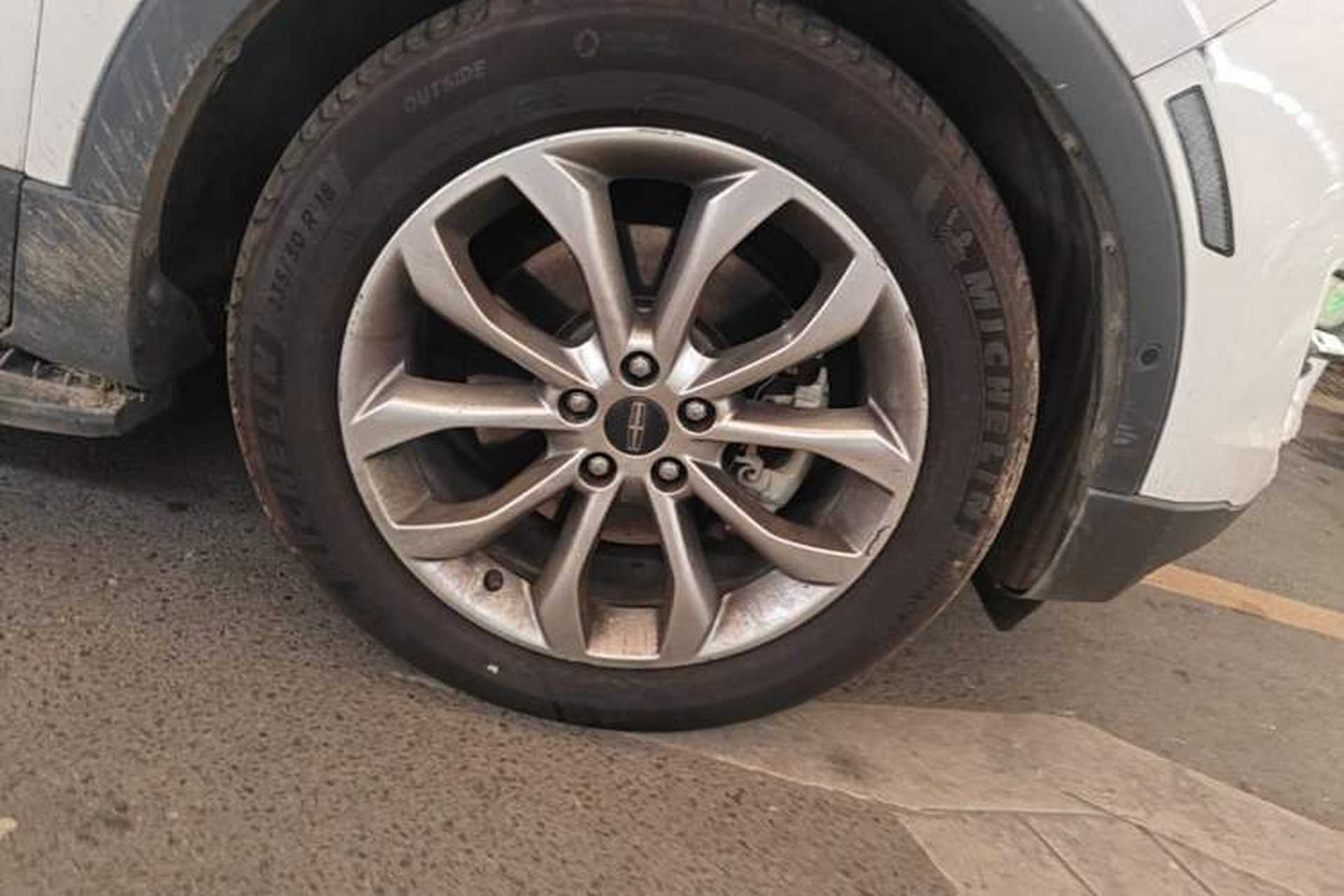Used Lincoln MKC 2017 2.0T Two-Wheel-Drive Luxury Edition Right Front Wheel Hub