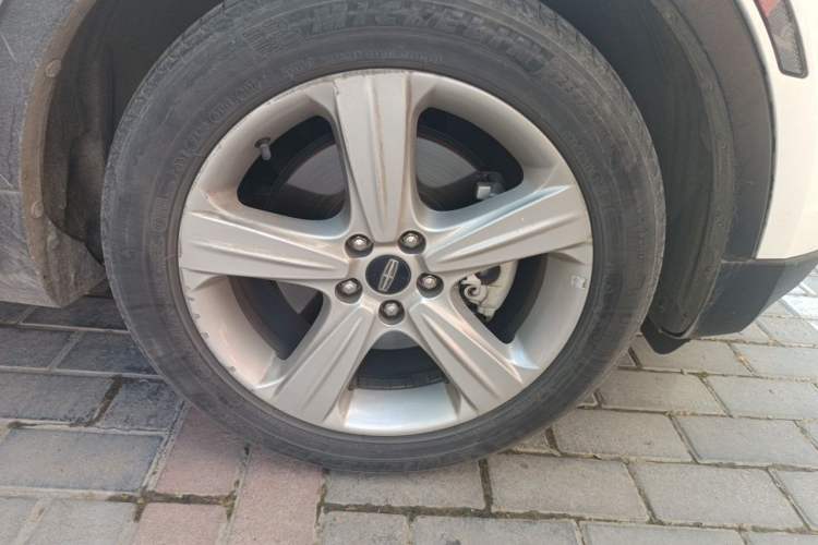 Used Lincoln MKC 2017 2.0T Two-Wheel Drive Deluxe Edition Right Front Wheel Hub