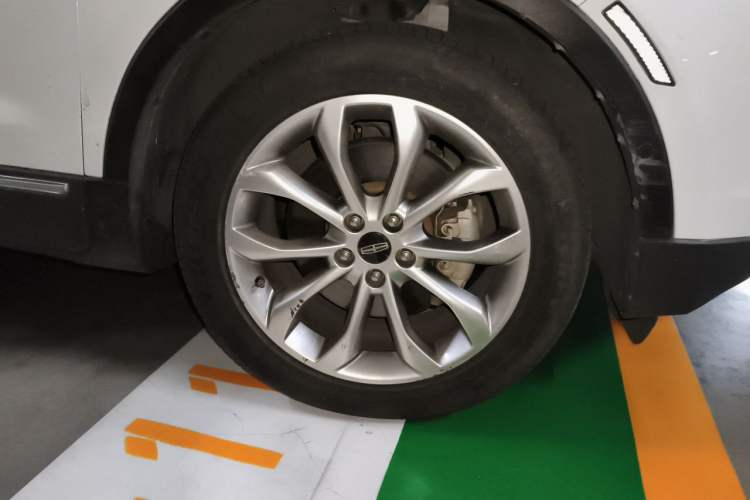Used Lincoln MKC 2017 2.0T Two-Wheel-Drive Luxury Edition Right Front Wheel Hub