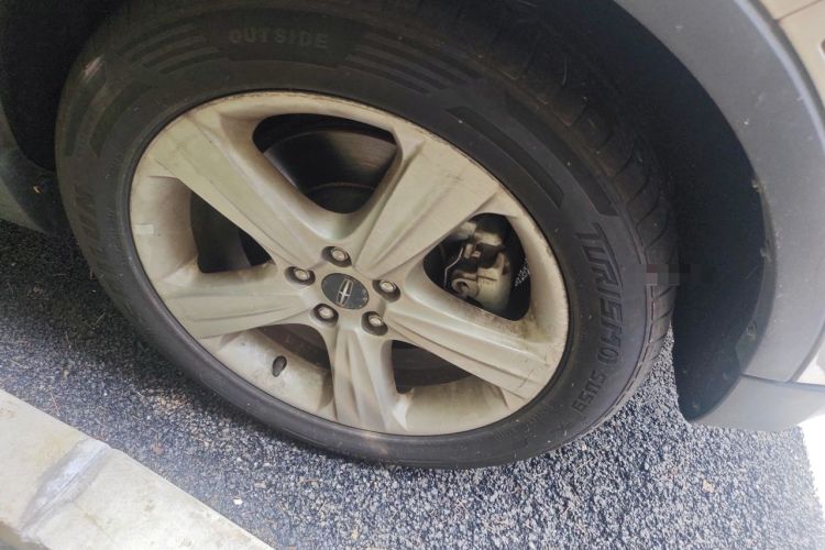 Used Lincoln MKC 2017 2.0T Two-Wheel Drive Deluxe Edition Right Front Wheel Hub