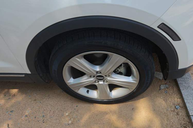 Used Lincoln MKC 2017 2.0T Two-Wheel Drive Deluxe Edition Right Front Wheel Hub