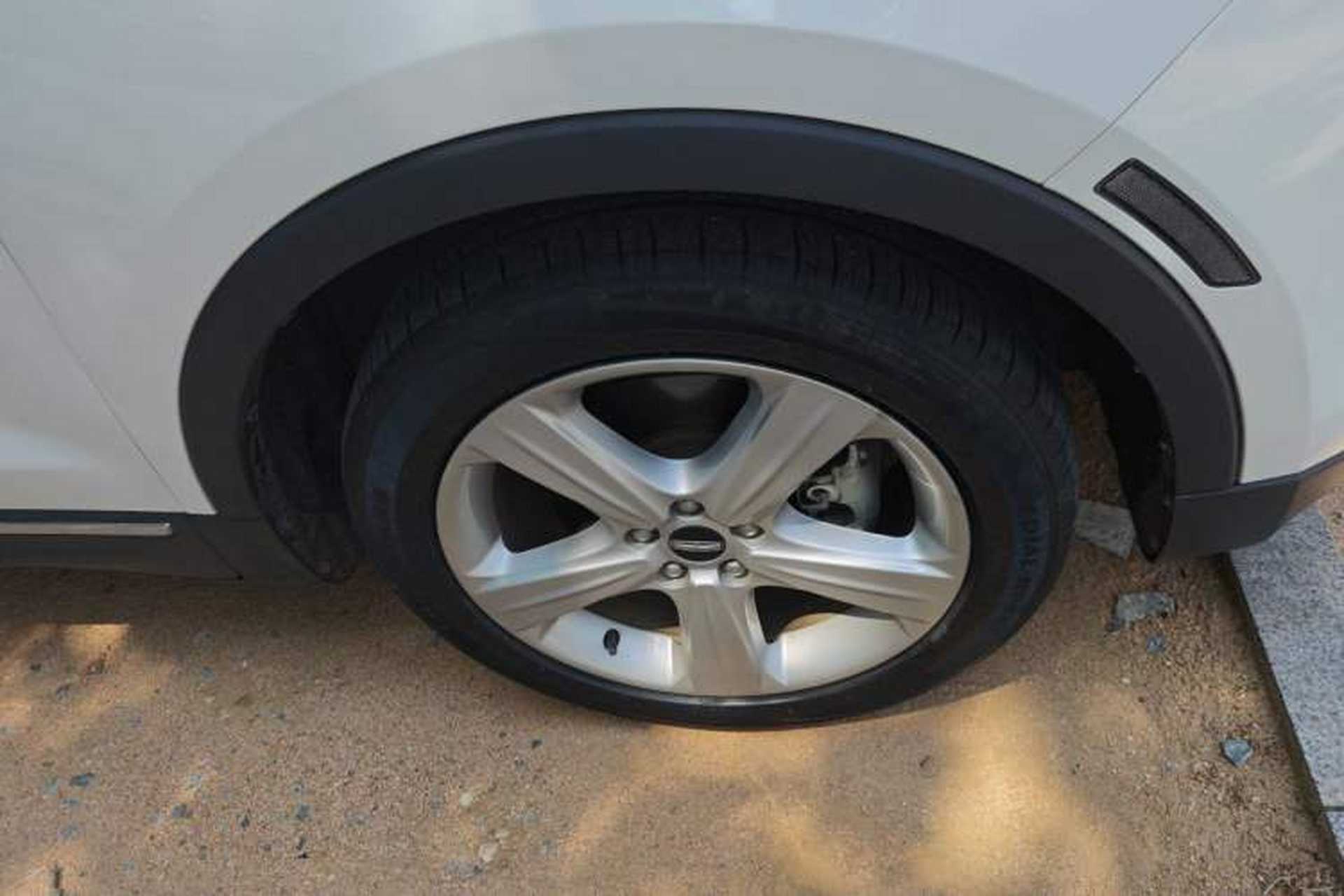 Used Lincoln MKC 2017 2.0T Two-Wheel Drive Deluxe Edition Right Front Wheel Hub