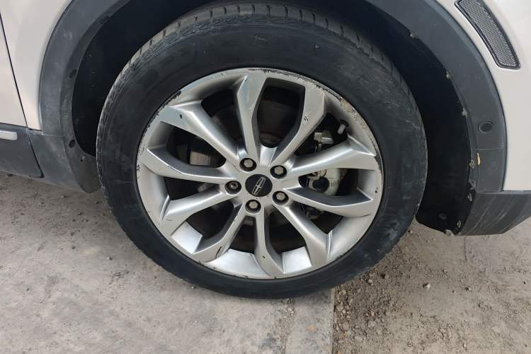 Used Lincoln MKC 2017 2.0T Two-Wheel-Drive Luxury Edition Right Front Wheel Hub