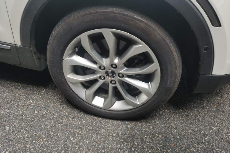 Used Lincoln MKC 2017 2.0T Four-Wheel Drive Zunya Edition Right Front Wheel Hub
