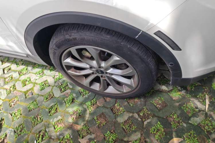 Used Lincoln MKC 2017 2.0T Two-Wheel-Drive Luxury Edition Right Front Wheel Hub