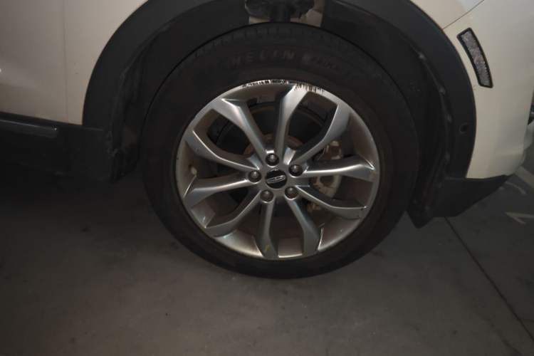 Used Lincoln MKC 2017 2.0T Two-Wheel-Drive Luxury Edition Right Front Wheel Hub