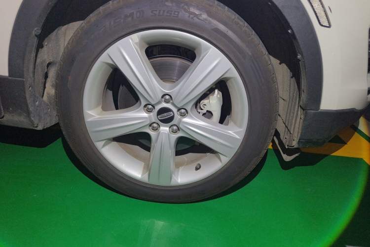 Used Lincoln MKC 2017 2.0T Two-Wheel Drive Deluxe Edition Right Front Wheel Hub