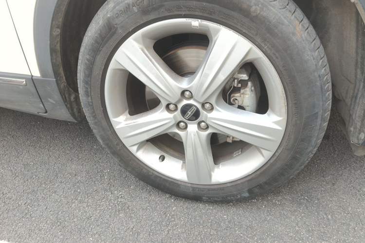 Used Lincoln MKC 2017 2.0T Two-Wheel Drive Zunyue Edition Right Front Wheel Hub