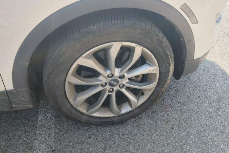 Used Lincoln MKC 2017 2.0T Two-Wheel-Drive Luxury Edition Right Front Wheel Hub