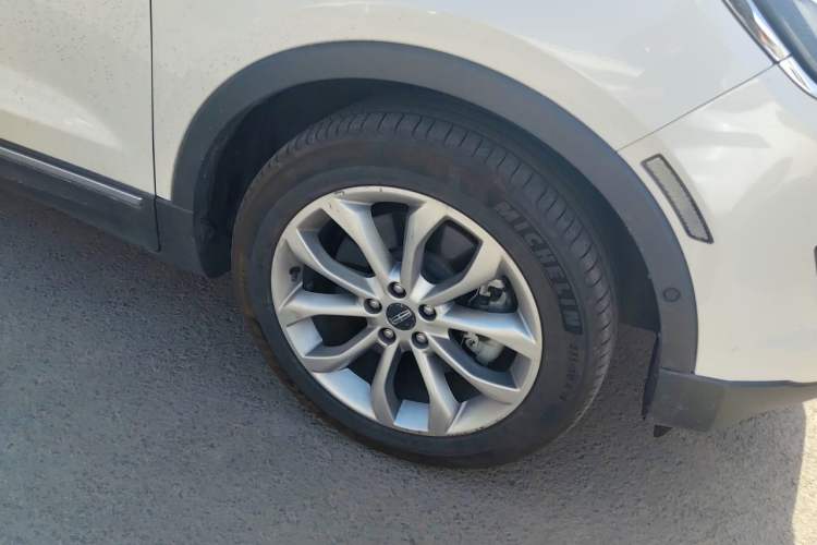 Used Lincoln MKC 2017 2.0T Four-Wheel Drive Zunya Edition Right Front Wheel Hub