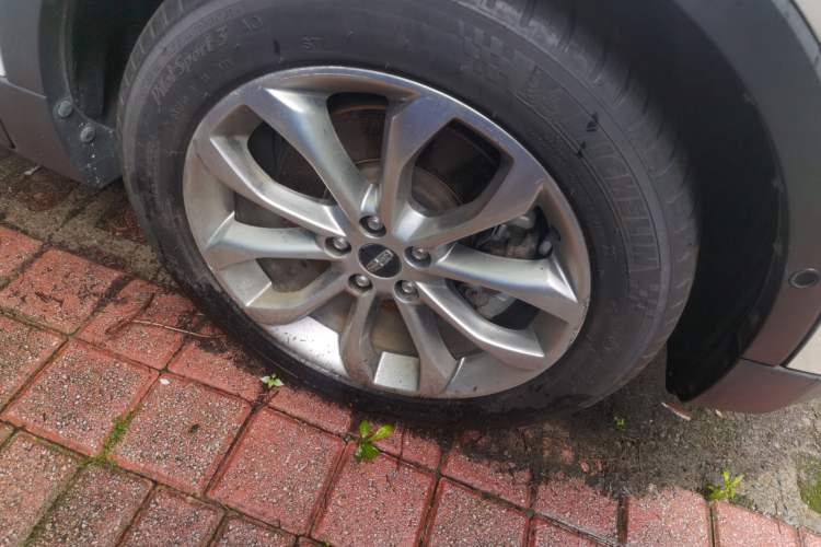 Used Lincoln MKC 2017 2.0T Four-Wheel Drive Prestige Edition Right Front Wheel Hub
