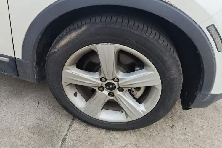 Used Lincoln MKC 2017 2.0T Two-Wheel Drive Deluxe Edition Right Front Wheel Hub
