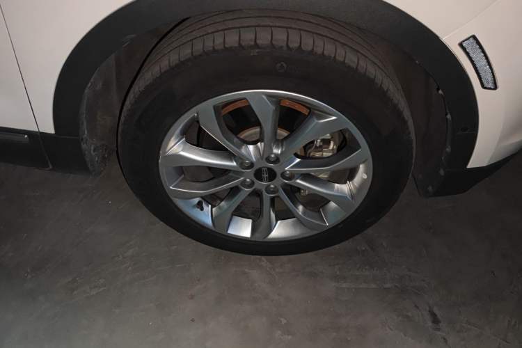 Used Lincoln MKC 2017 2.0T Two-Wheel-Drive Luxury Edition Right Front Wheel Hub