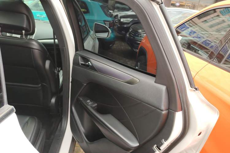 Used Lincoln MKC 2017 2.0T Two-Wheel Drive Deluxe Edition Right Rear Door Interior