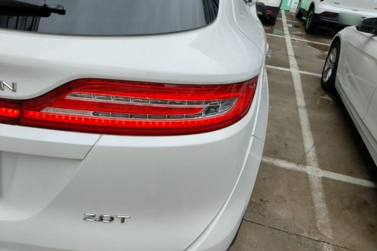 Used Lincoln MKC 2017 2.0T Two-Wheel-Drive Luxury Edition Right Rear Taillight
