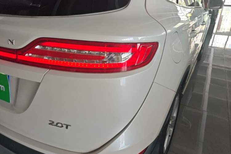 Used Lincoln MKC 2017 2.0T Two-Wheel Drive Deluxe Edition Right Rear Taillight