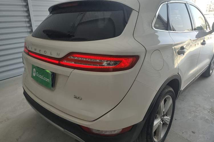 Used Lincoln MKC 2017 2.0T Two-Wheel Drive Deluxe Edition Right Rear Taillight